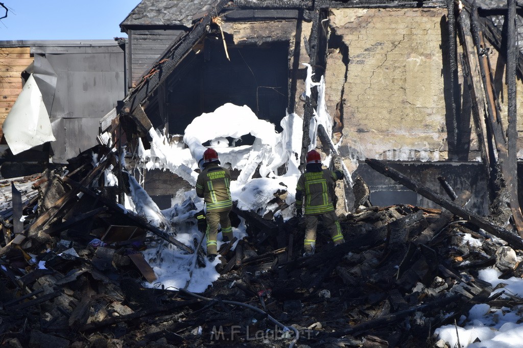 Grossfeuer Einfamilienhaus Siegburg Muehlengrabenstr P1373.JPG - Miklos Laubert